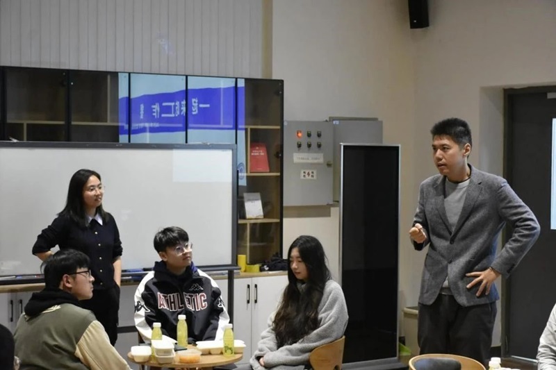 1731382536585088144.jpg 2.jpg