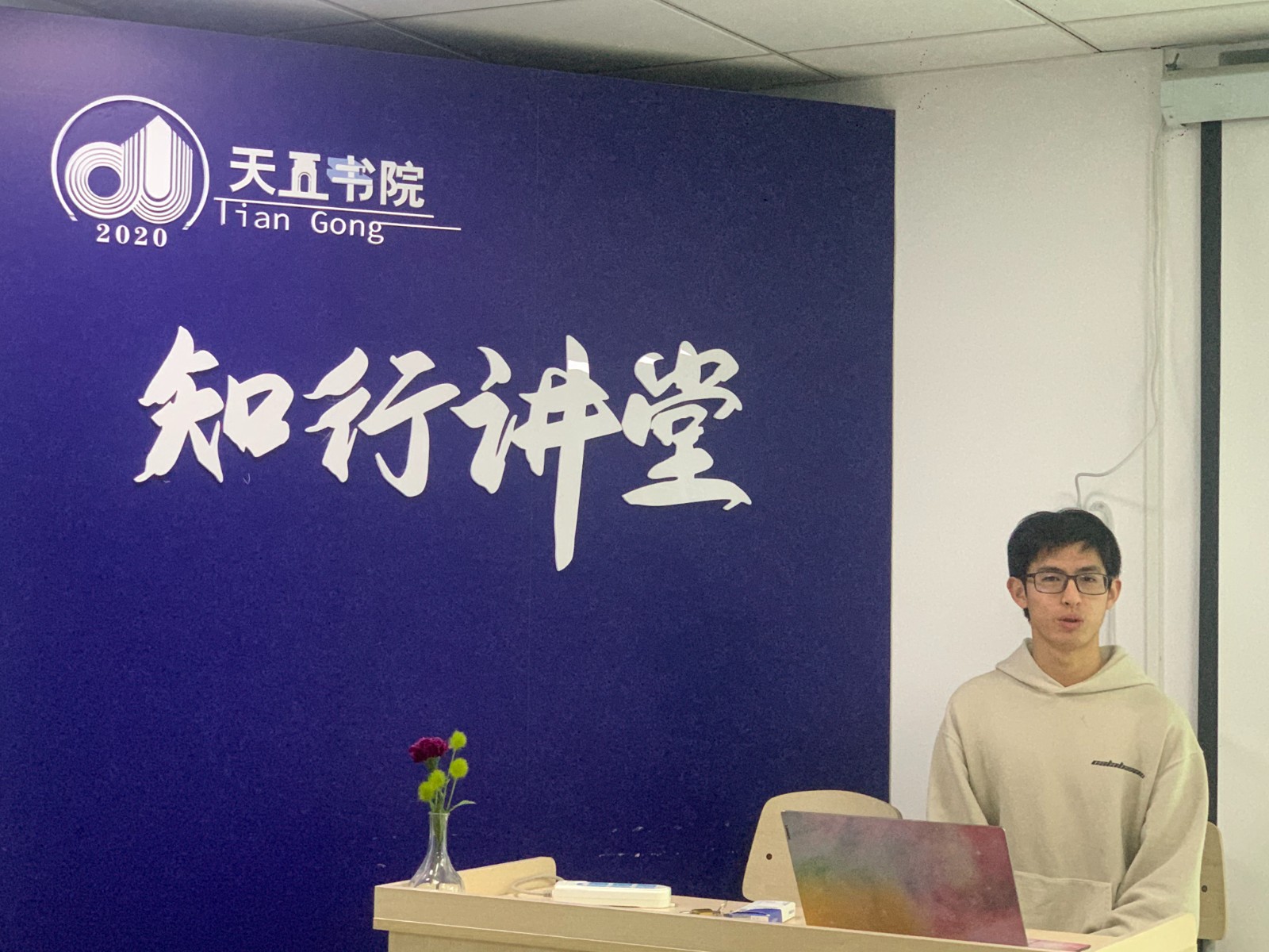 1637483825868000991.jpg 1637483825868000991.jpg