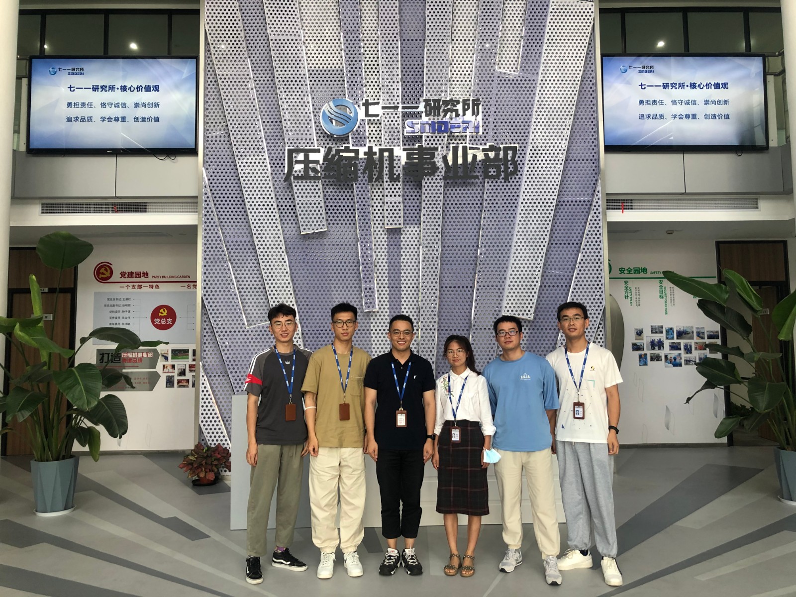 1629713631193048625.jpg 1629713631193048625.jpg