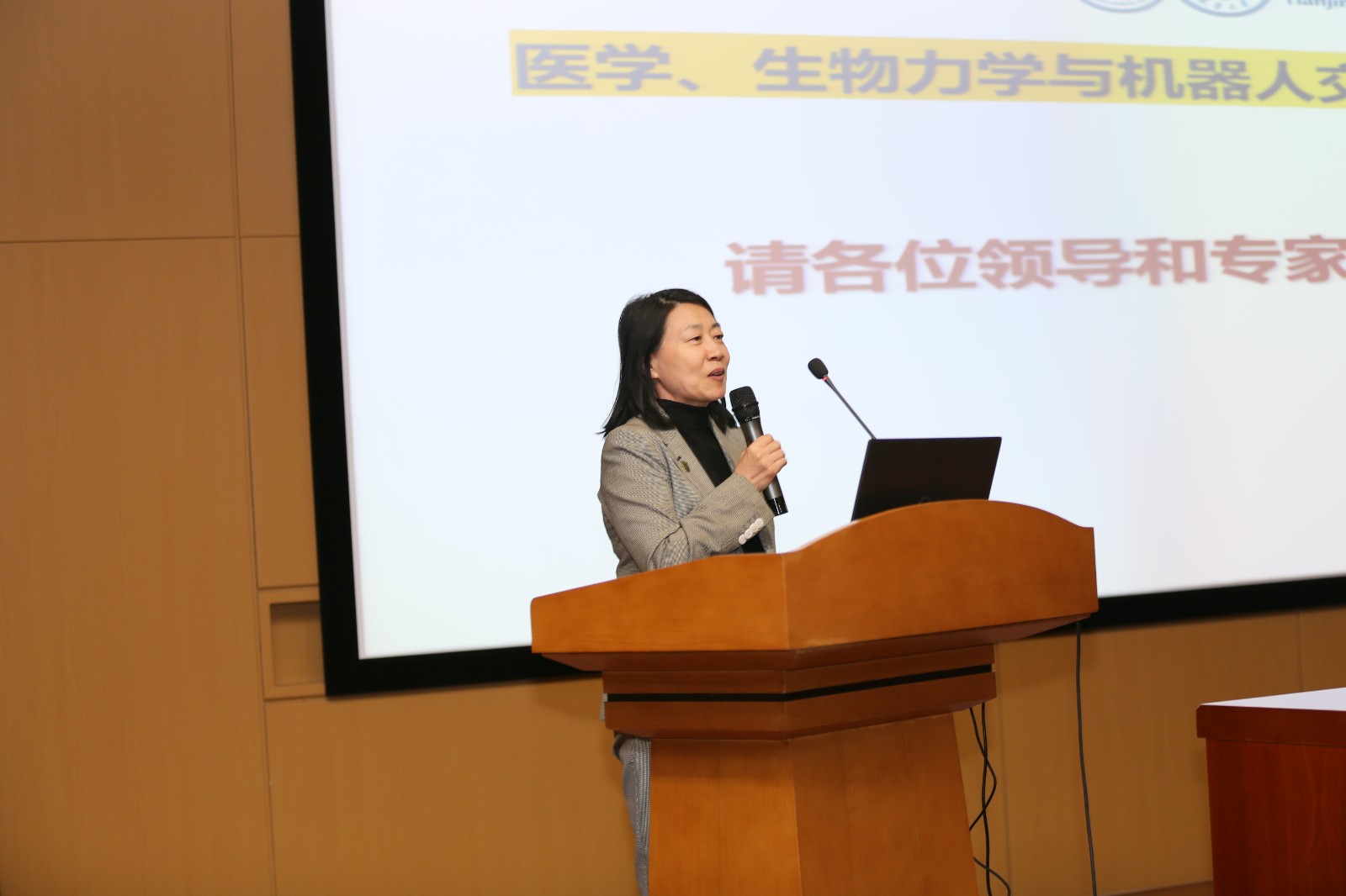 1619792407969004578.jpg 1619792407969004578.jpg