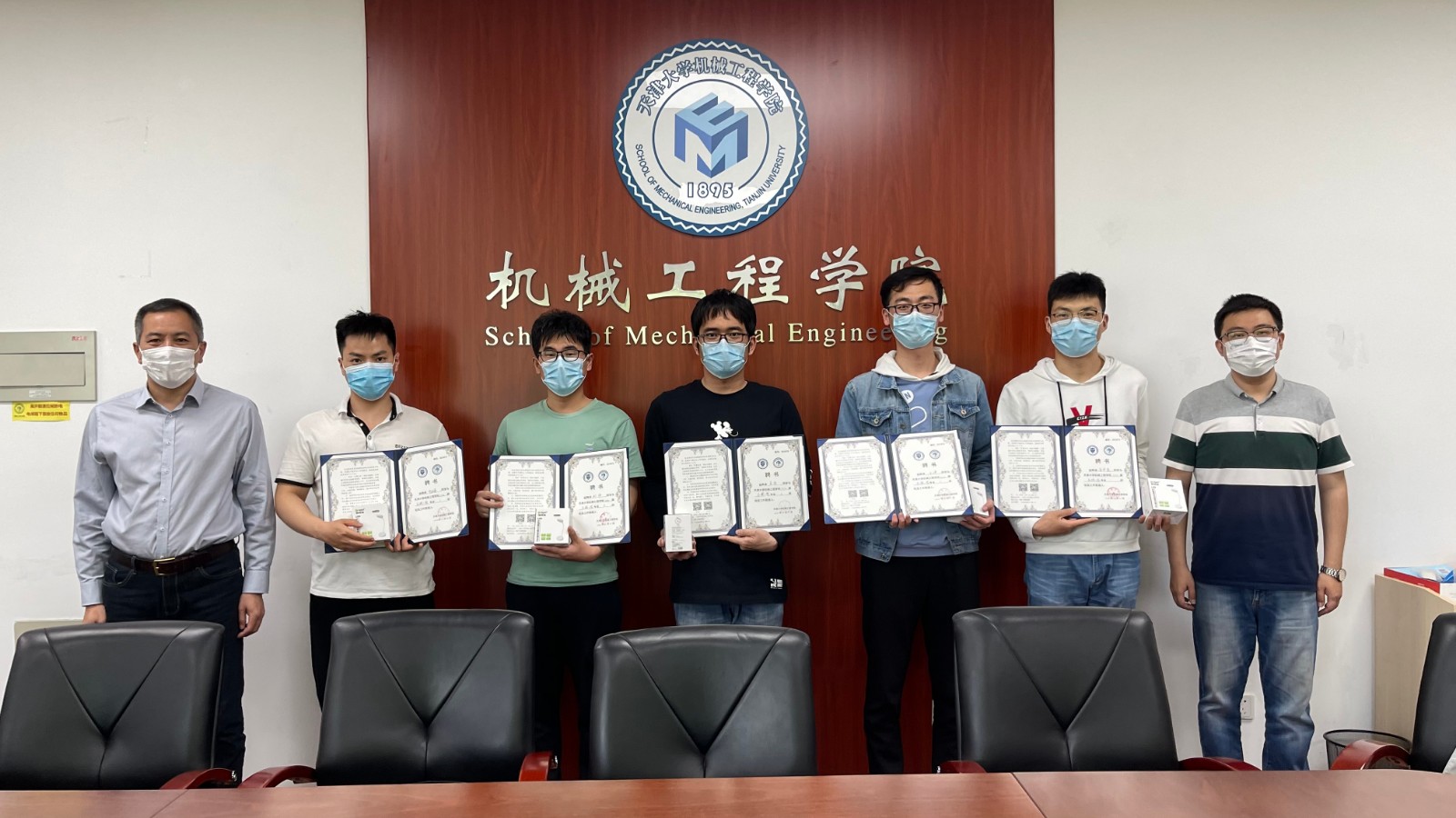 1651049703619082428.jpg 1651049703619082428.jpg