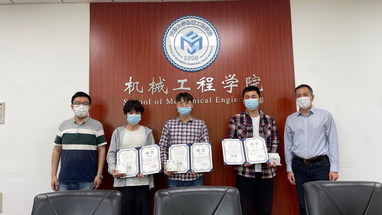 1651049711538015303.jpg 1651049711538015303.jpg