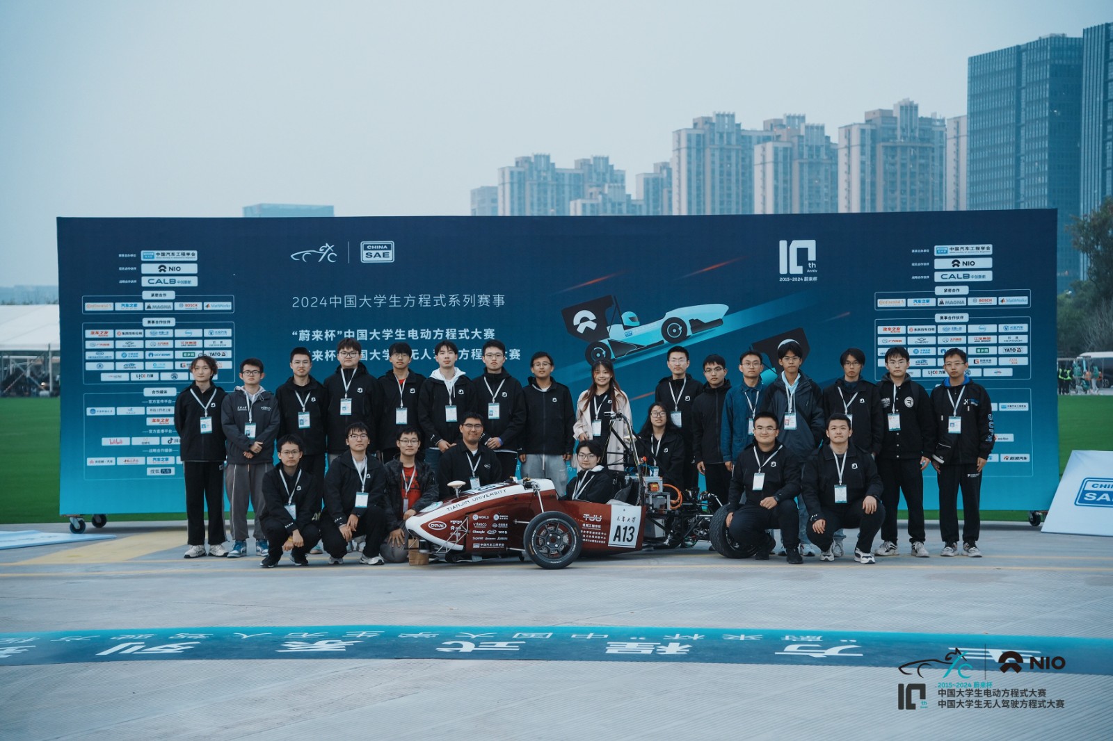 无人车合影 无人车合影.jpg