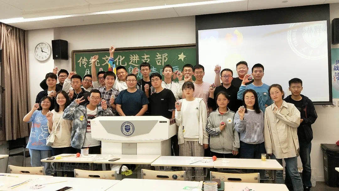 1632627856314048690.jpg 1632627856314048690.jpg