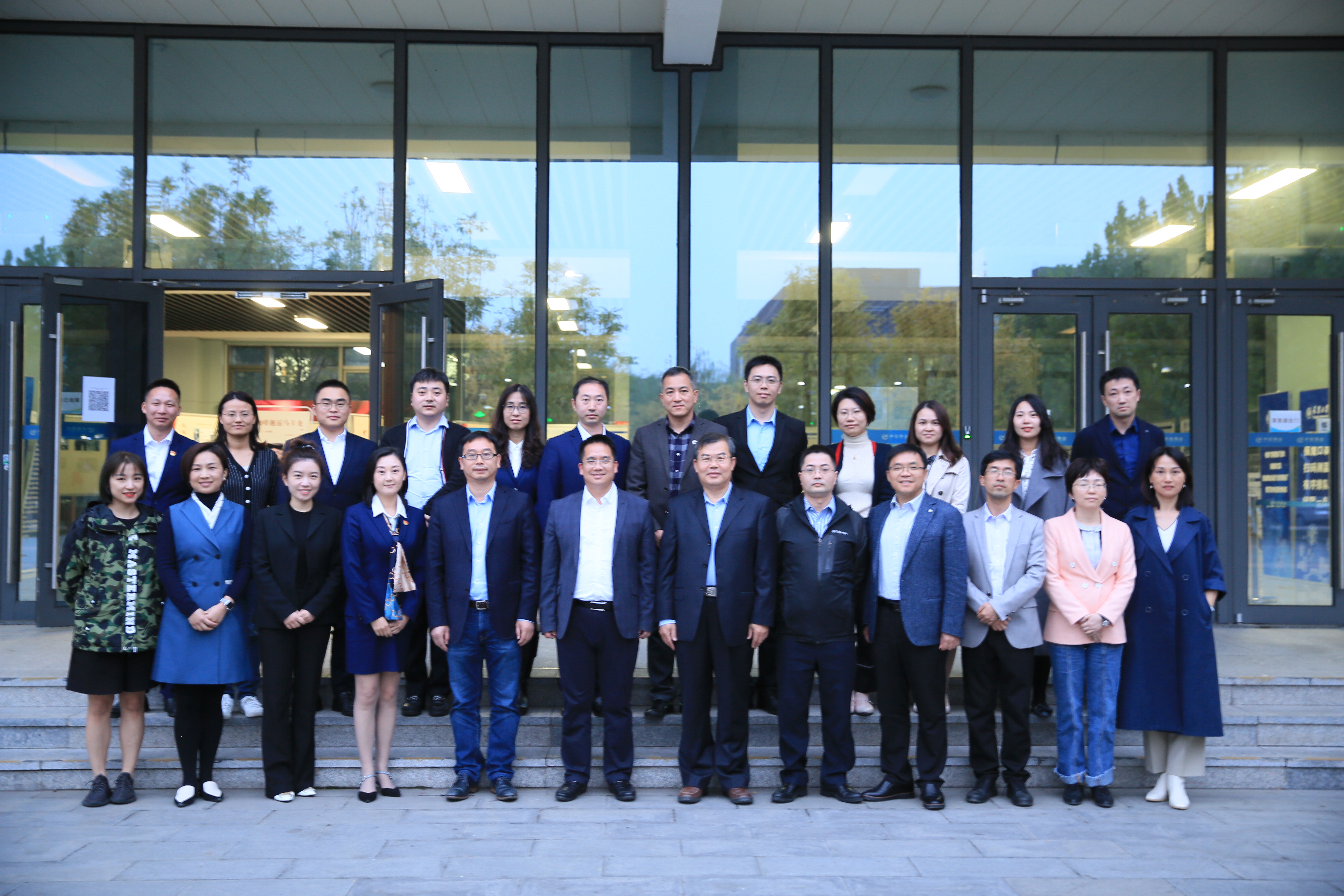 1603332472710035257.jpg 1603332472710035257.jpg