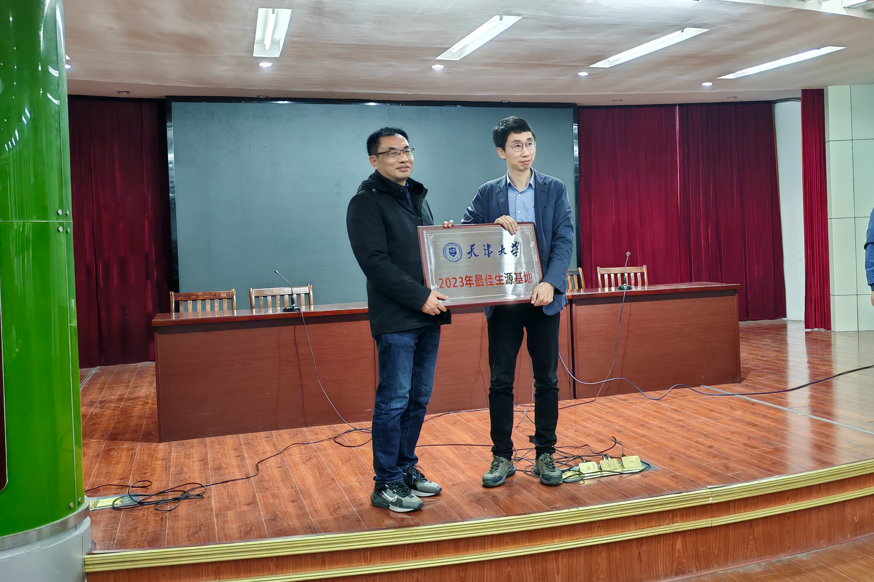 1710741919533021058.jpg 1710741919533021058.jpg