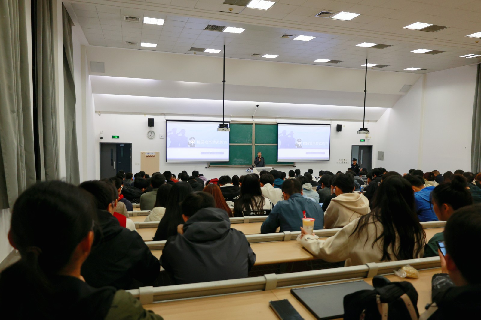 9c6fc58e41e7ead83a32a3bbc742107